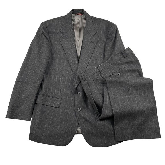 VTG Cricketeer 1841 Full Suit 42S Mens Gray Pinstripe Pleated 2 Button Wool USA